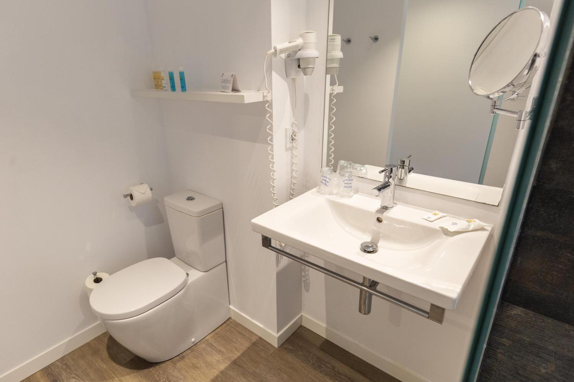 Bq (adults Only) 4*